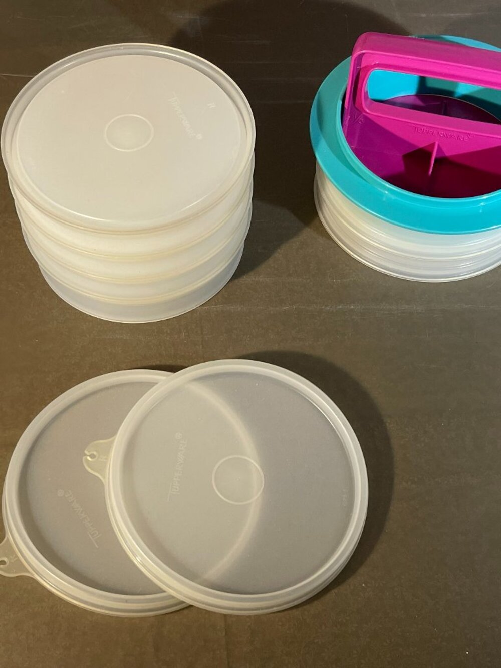 Vintage Tupperware Large Hamburger Press, Ring, 6 Keepers and 2 lids (1558)